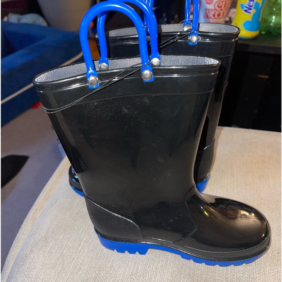 NWT Kids rain boots - Picture 1 of 4